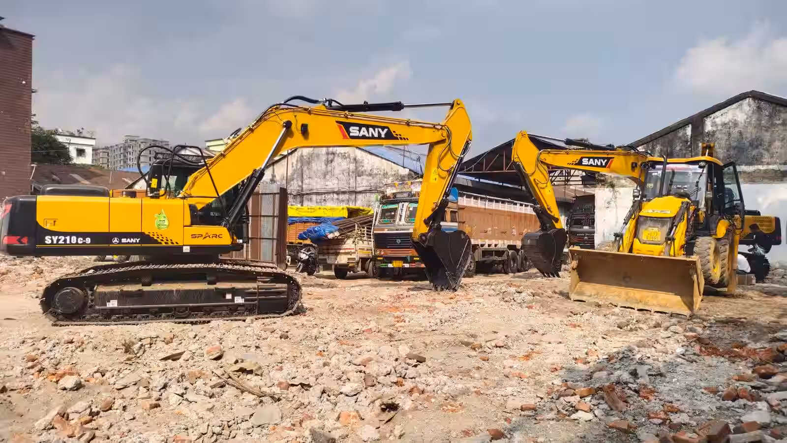 Tangki air dan water pump dipasang di rumah landed pada waktu senja